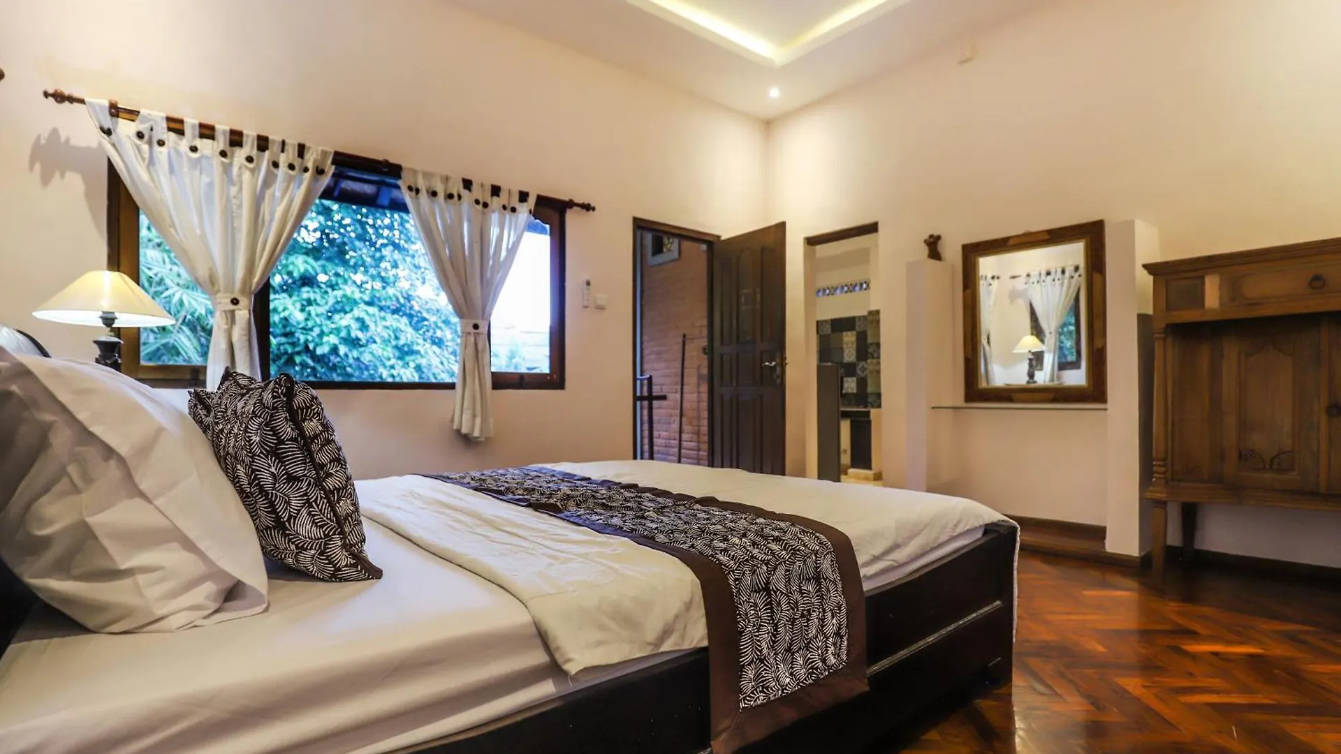 Central Ubud Classic Apartments With Jungle View 1